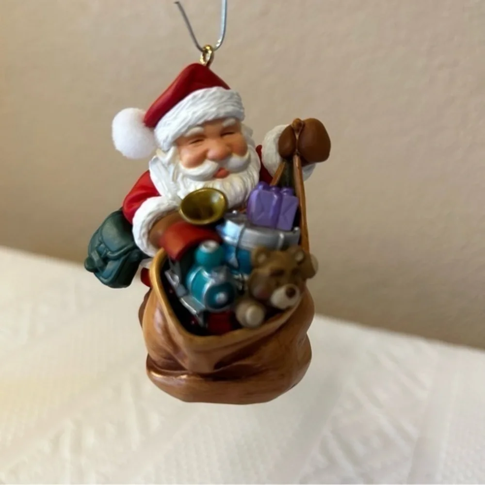 Hallmark Keepsake Santa’s Magic Sack‎ 2005 VIP Gift Christmas Ornament